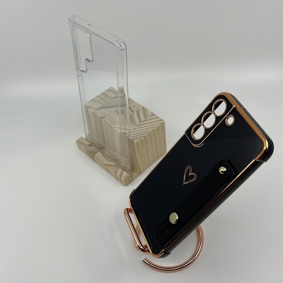 Stylish and Protective Cases for Samsung Galaxy S22 - Designed for Women & Girls - Picture 3 of 6